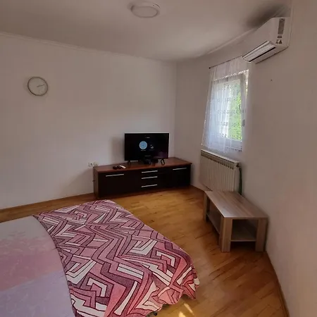 - Free Parking Apartment *