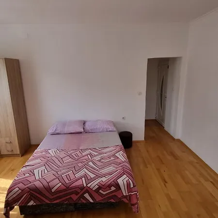 Apartment - Free Parking *
