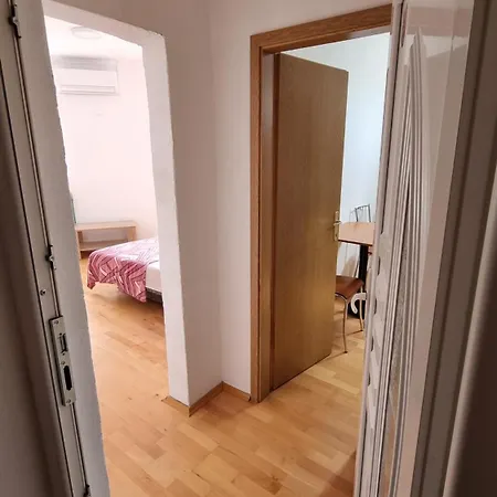 Apartment - Free Parking *